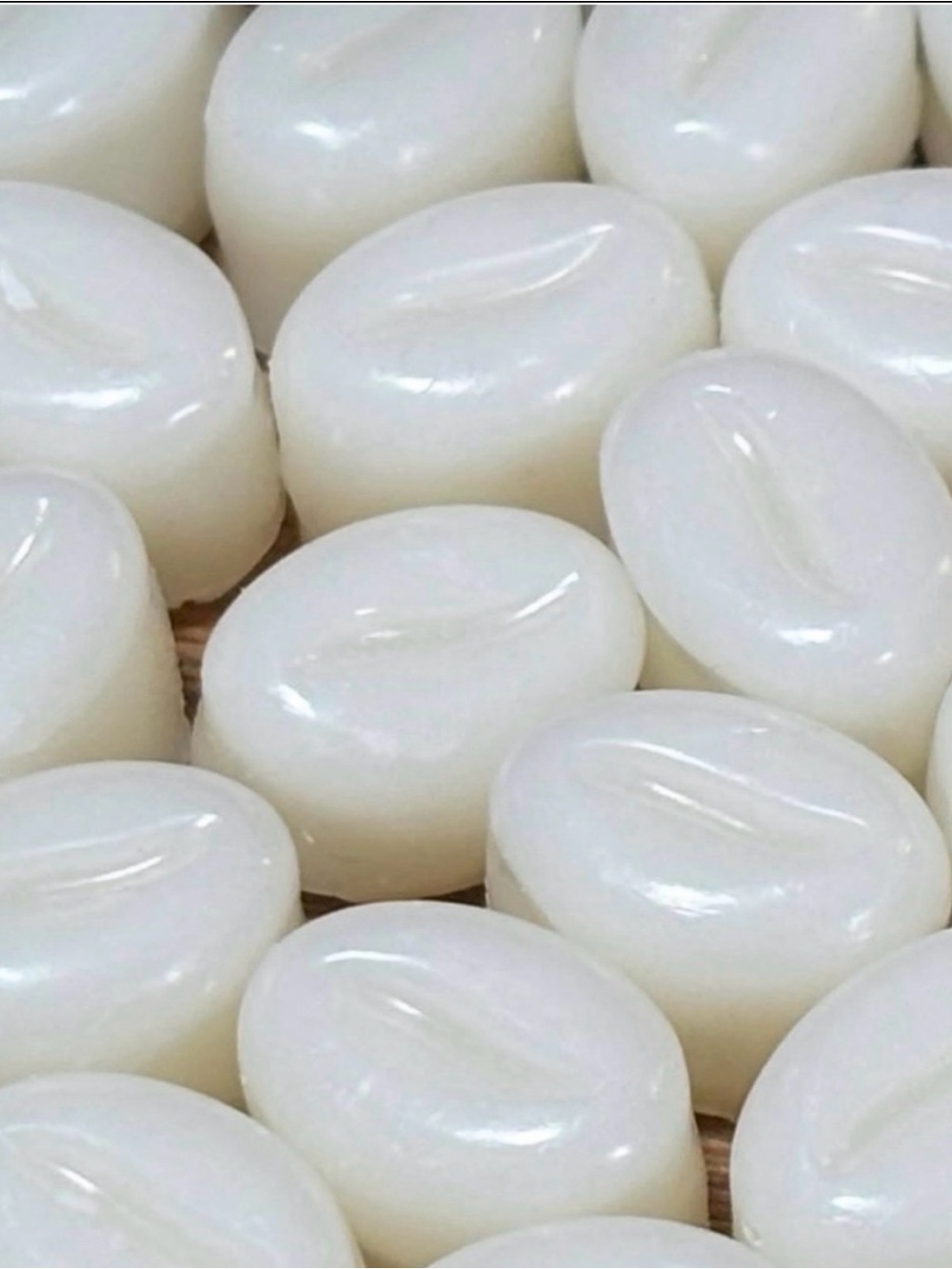 Hand Crafted Trial Size Espresso Bean Wax Melts in White Chocolate Mocha Scent - Picture 3 of 4